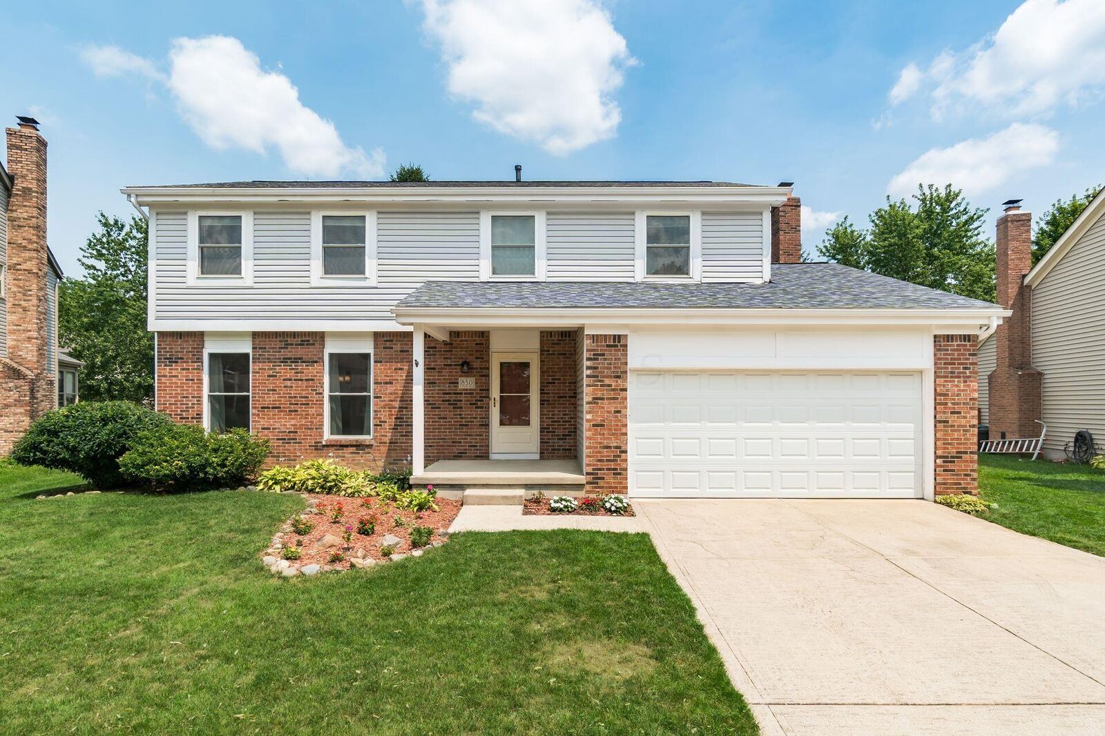 Property Photo: 830 Summertree Lane OH 43081