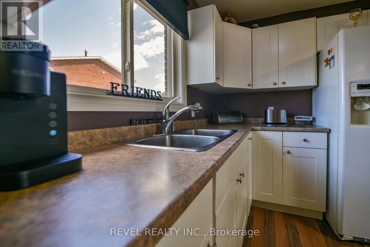Property Photo:  537 College Street 3  ON P4N 7Y9 