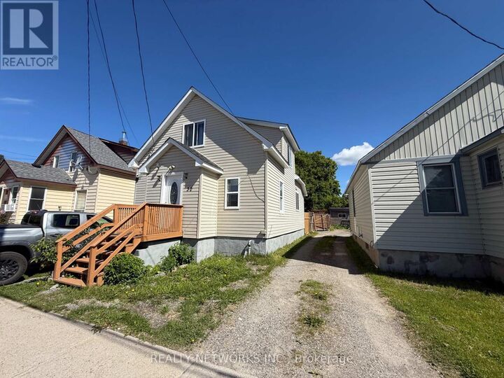 30 Golden Avenue — photo 1