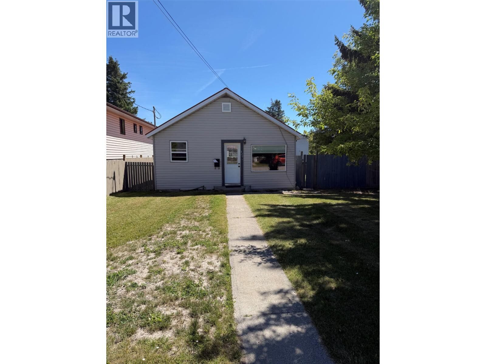 Property Photo:  320 4 Avenue South  BC V1C 2E5 
