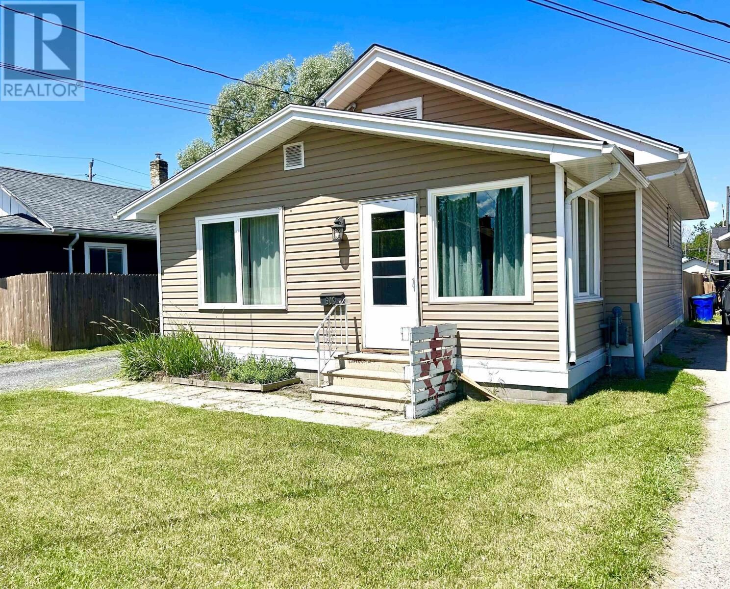 Property Photo:  602 Church Street  ON P9A 1E6 