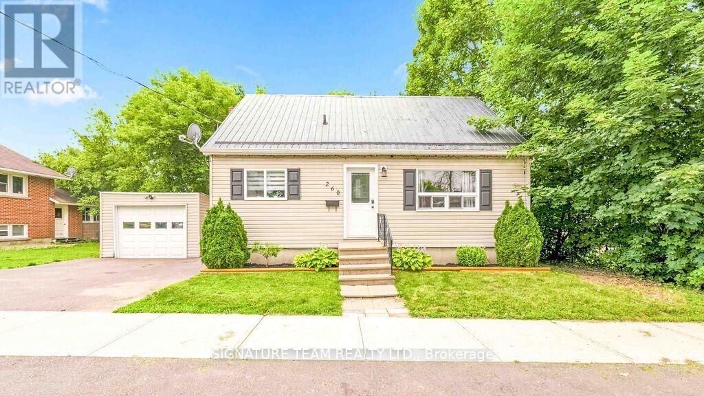 Property Photo:  260 Fraser Street  ON K8A 1X8 
