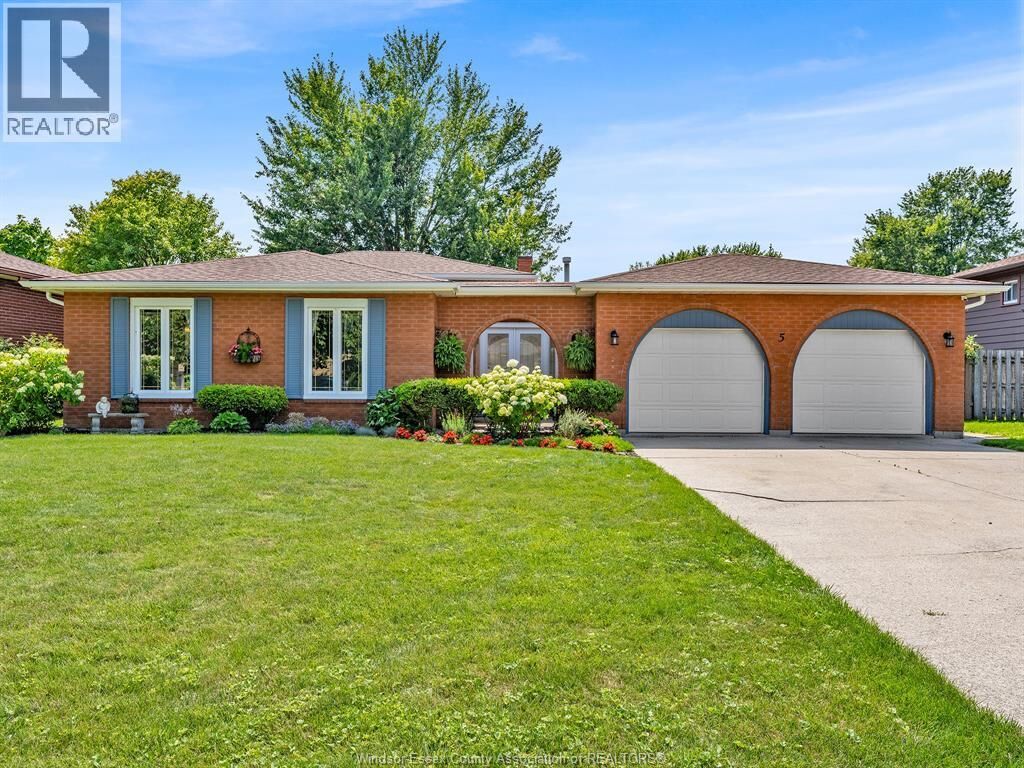 Property Photo: 5 Whitewood ON N0R 1B0