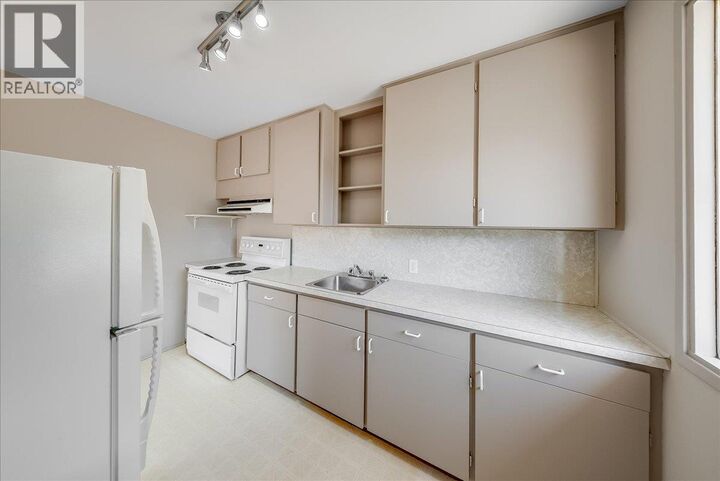 Property Photo:  706 Hermia Crescent  BC V1R 1B4 