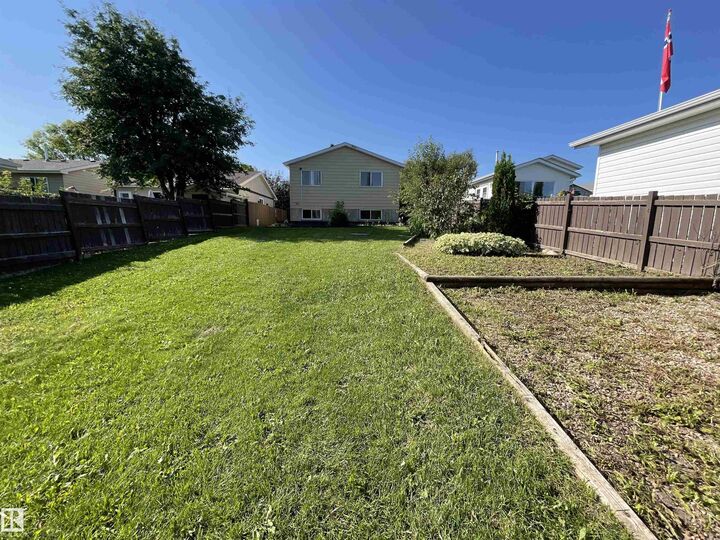 Property Photo: 174 Greenwood Drive AB T7X 1Y7