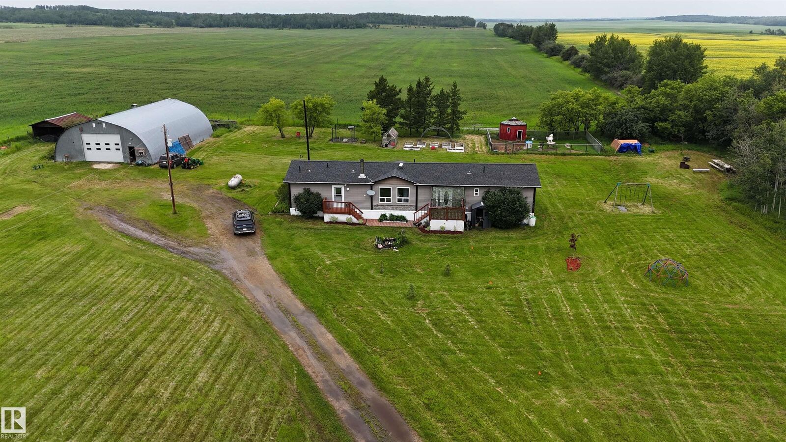Property Photo: 27418 Twp Road 552 AB T8R 2E8
