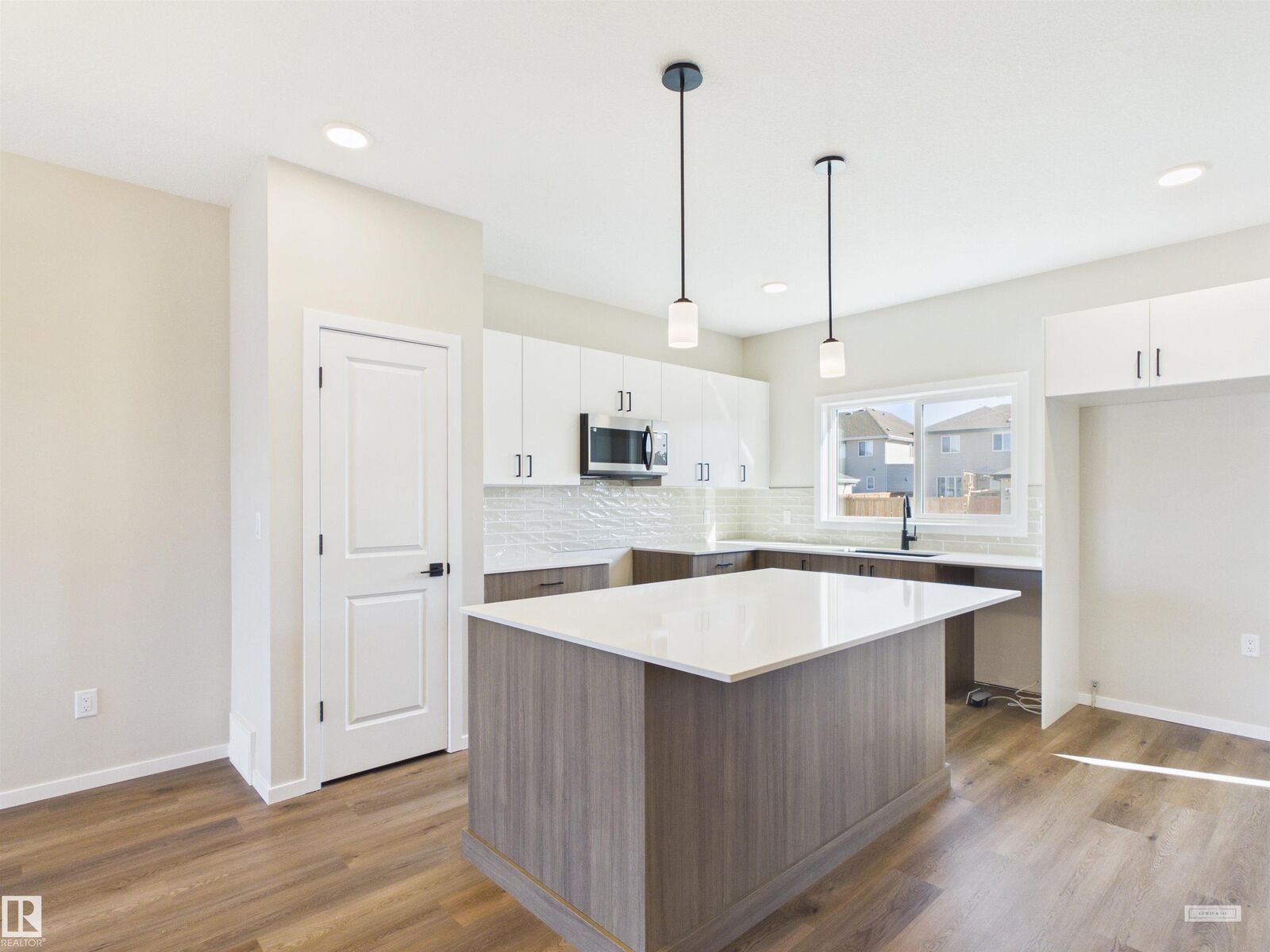 Property Photo: 1100 McLeod Avenue AB T7X 4G8