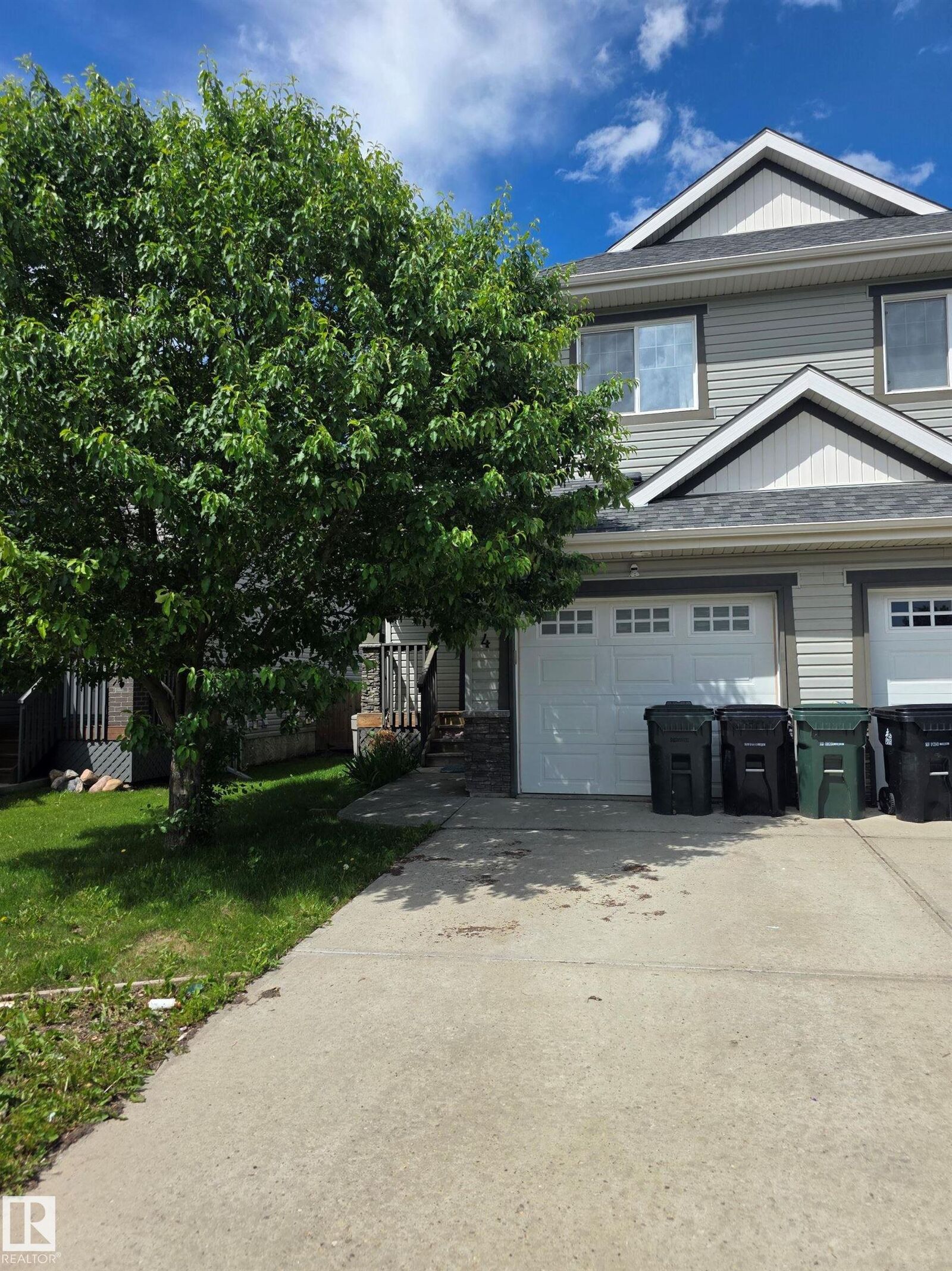 Property Photo: 4 Springwood Way AB T7X 1L4