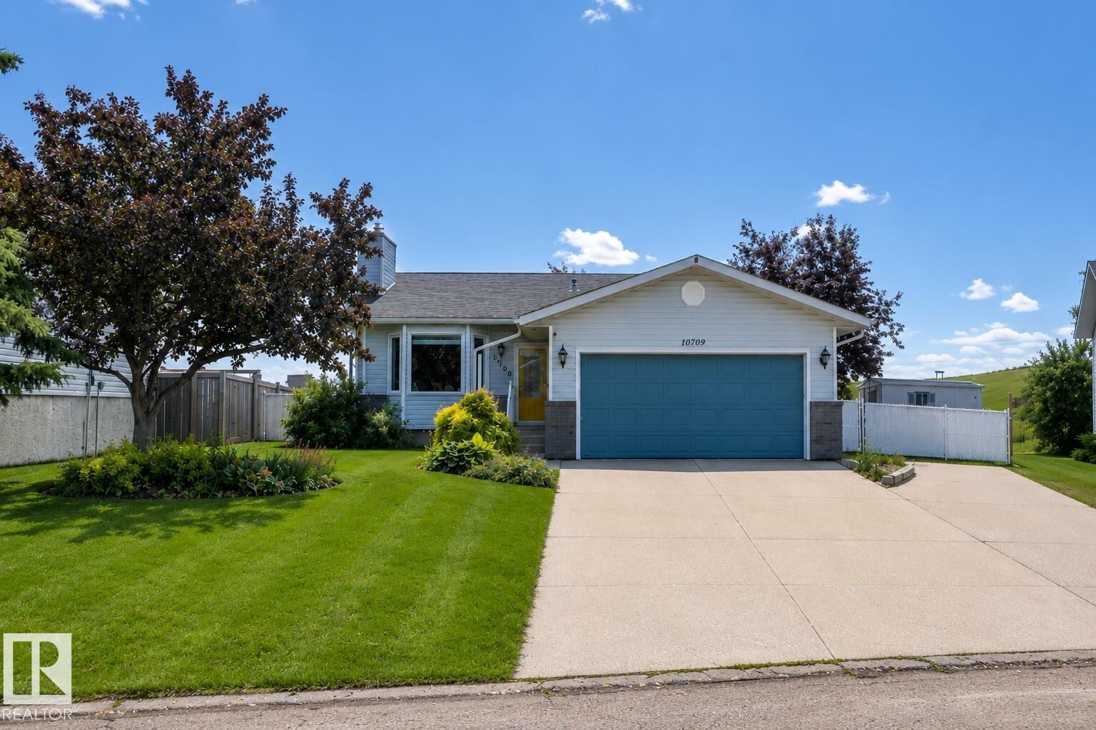 Property Photo: 10709 95 Avenue AB T8R 1E3