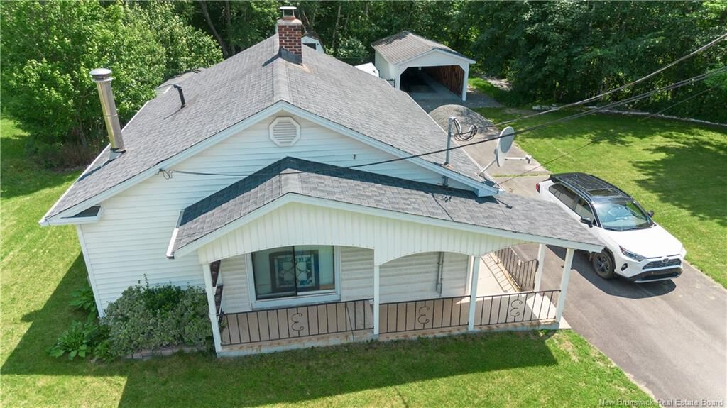 Property Photo:  816 Pleasant Street  NB E4B 2V1 