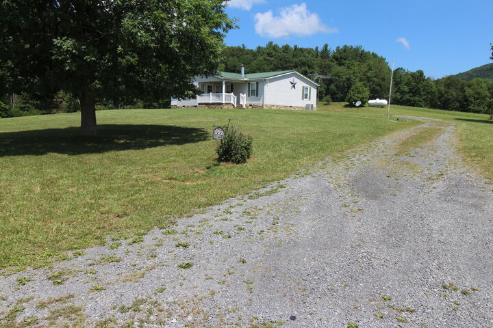 Property Photo: 4172 Seminole Rd WV 24935