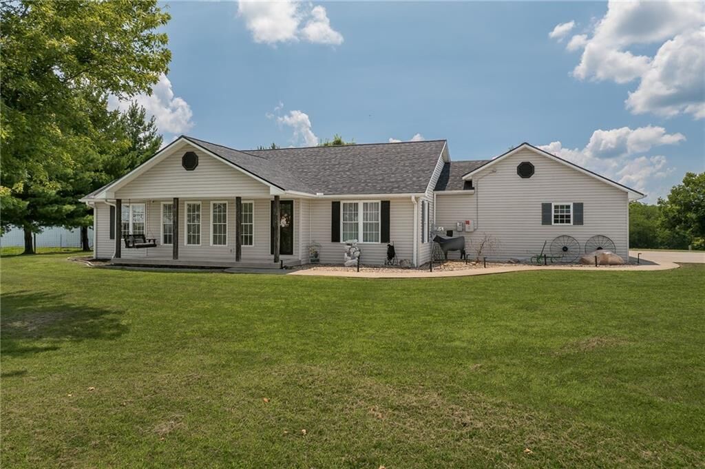 Property Photo: 10700 SE Crabapple Road MO 64401