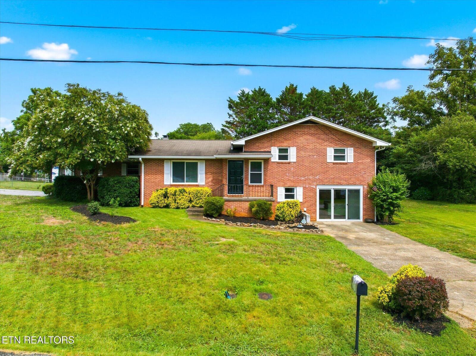 Property Photo: 303 Scott Street St TN 37303