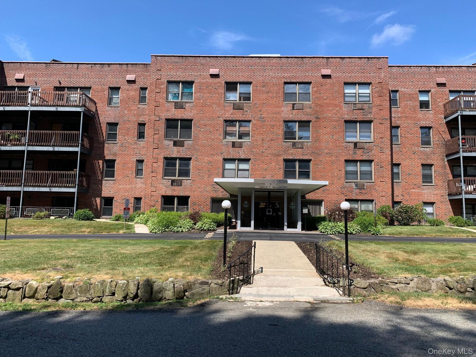 Property Photo:  5 Oakdale Manor L22  NY 10901 