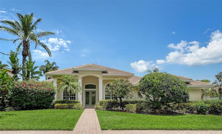 Property Photo: 8923 Bloomfield Boulevard FL 34238