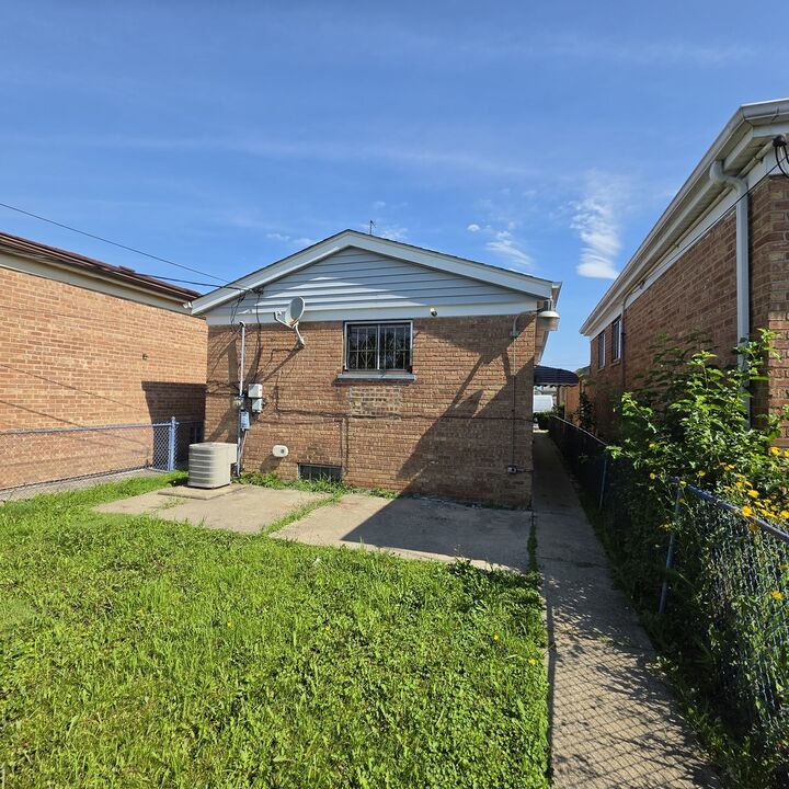 Property Photo: 423 W 96th Place IL 60628