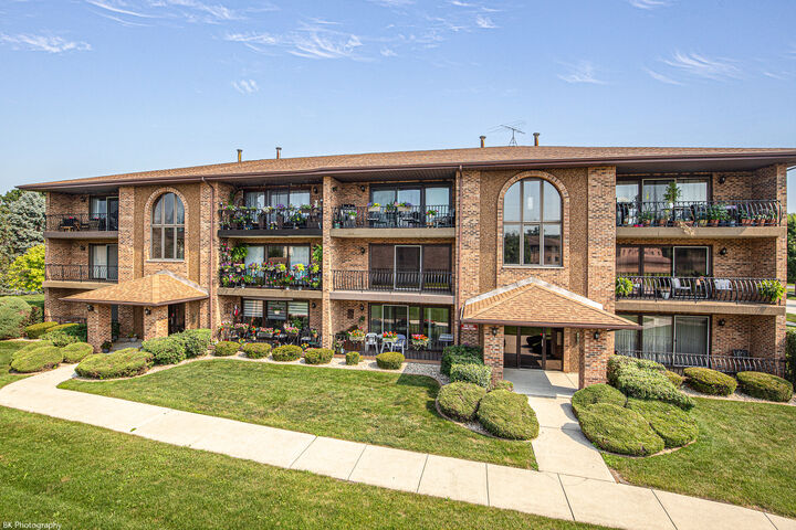Property Photo:  11108 Heritage Drive 2B  IL 60465 