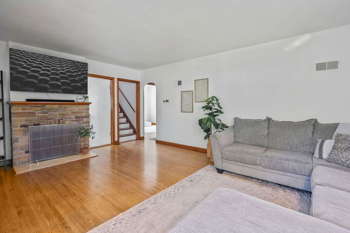 Property Photo:  422 Harden Street  IL 60002 