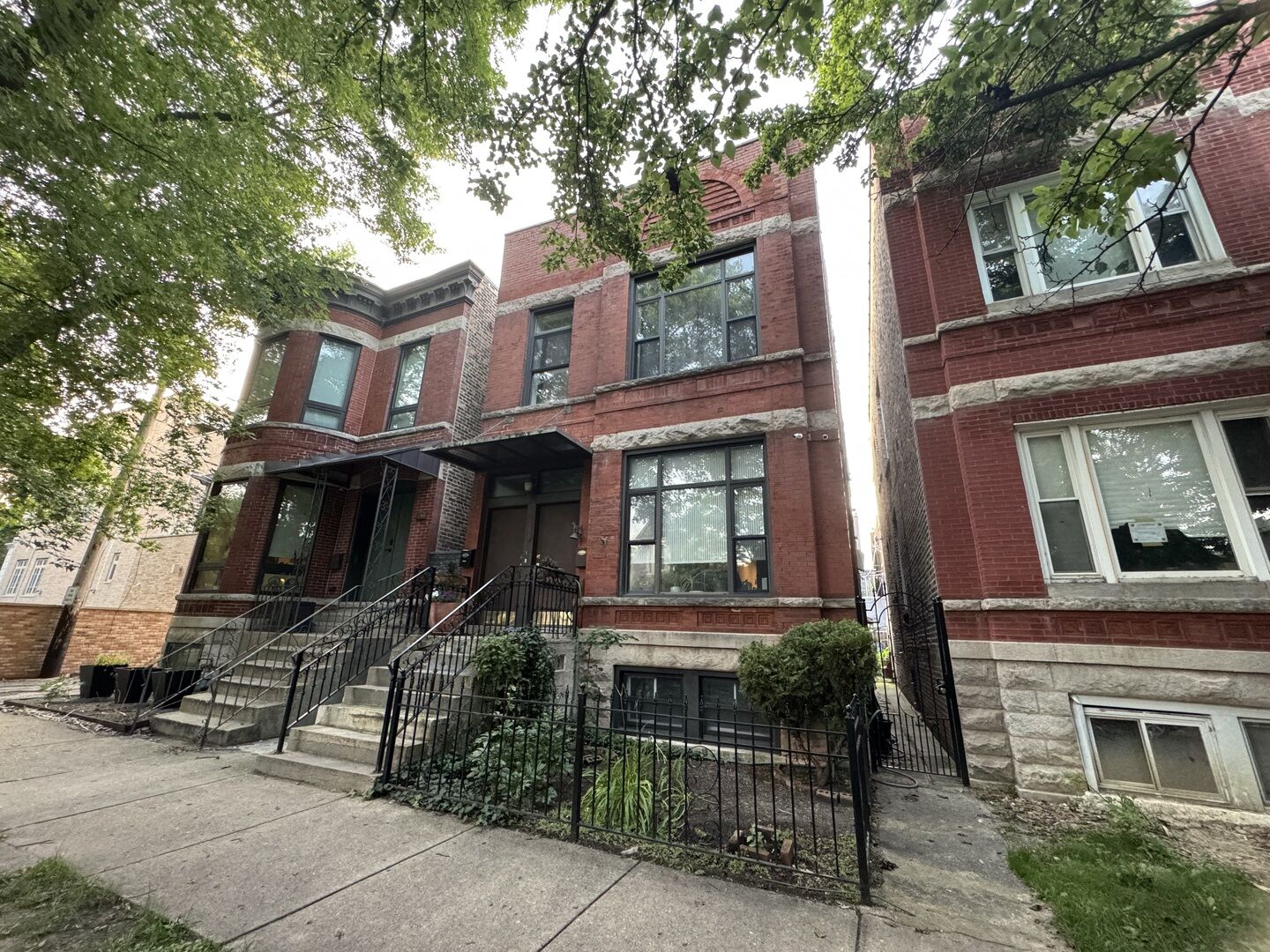 Property Photo: 2244 W Homer Street 2 IL 60647