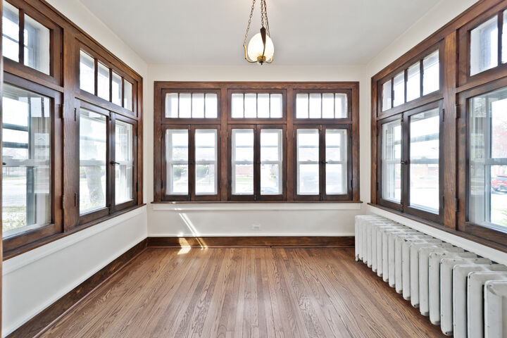 Property Photo: 616 Circle Avenue 1 IL 60130