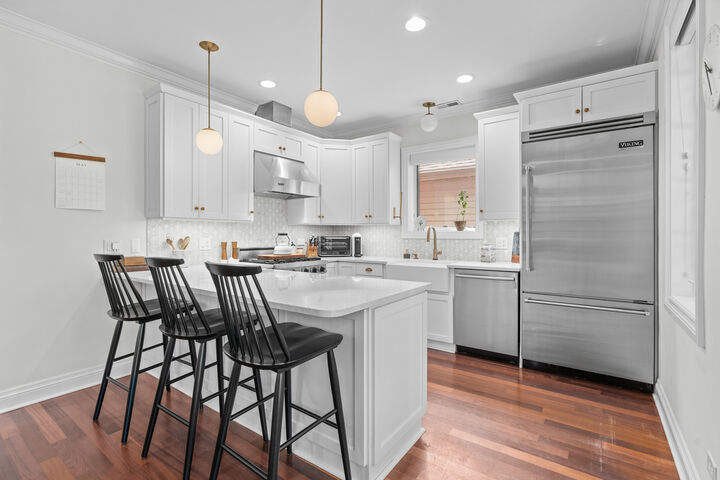 Property Photo: 1955 W Barry Street 2W IL 60657