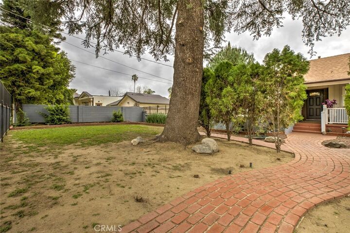 Property Photo: 15556 Valerio CA 91406