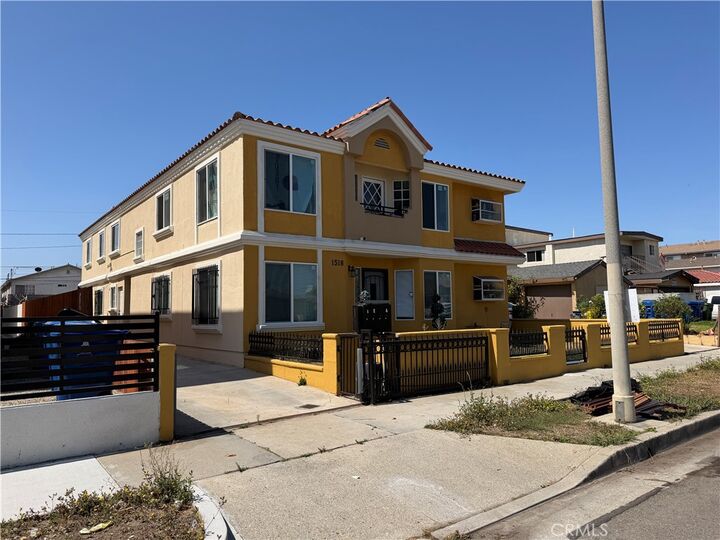 Property Photo: 1518 W 206th CA 90501