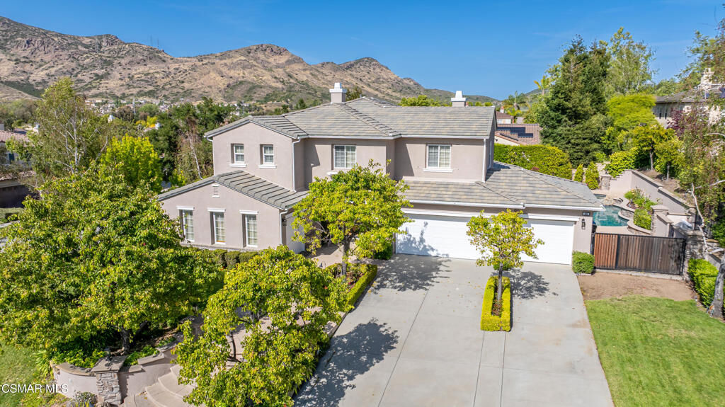 Property Photo:  484 Via Helena  CA 91320 