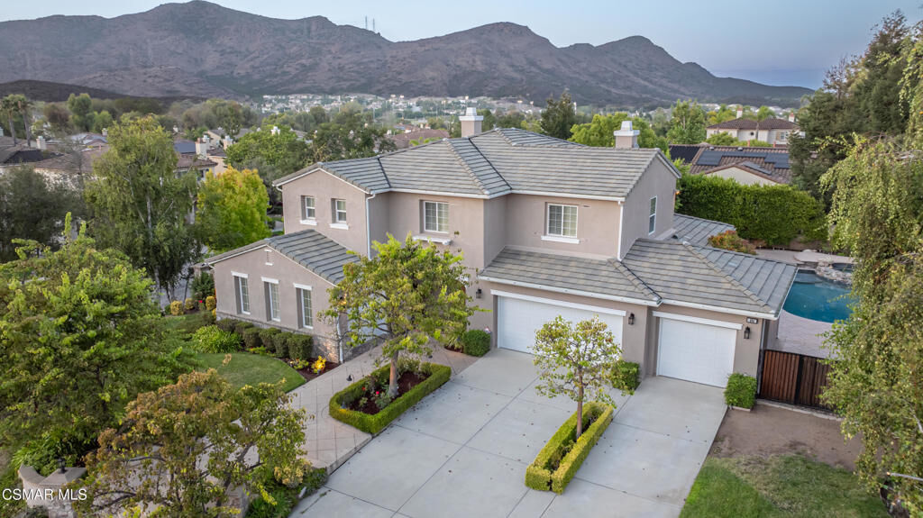 Property Photo:  484 Via Helena  CA 91320 