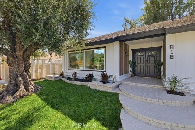 Property Photo:  816 Pamela Wood Street  CA 91320 