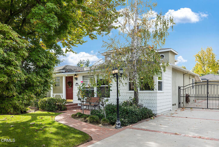 Property Photo:  4819 Crown Avenue  CA 91011 