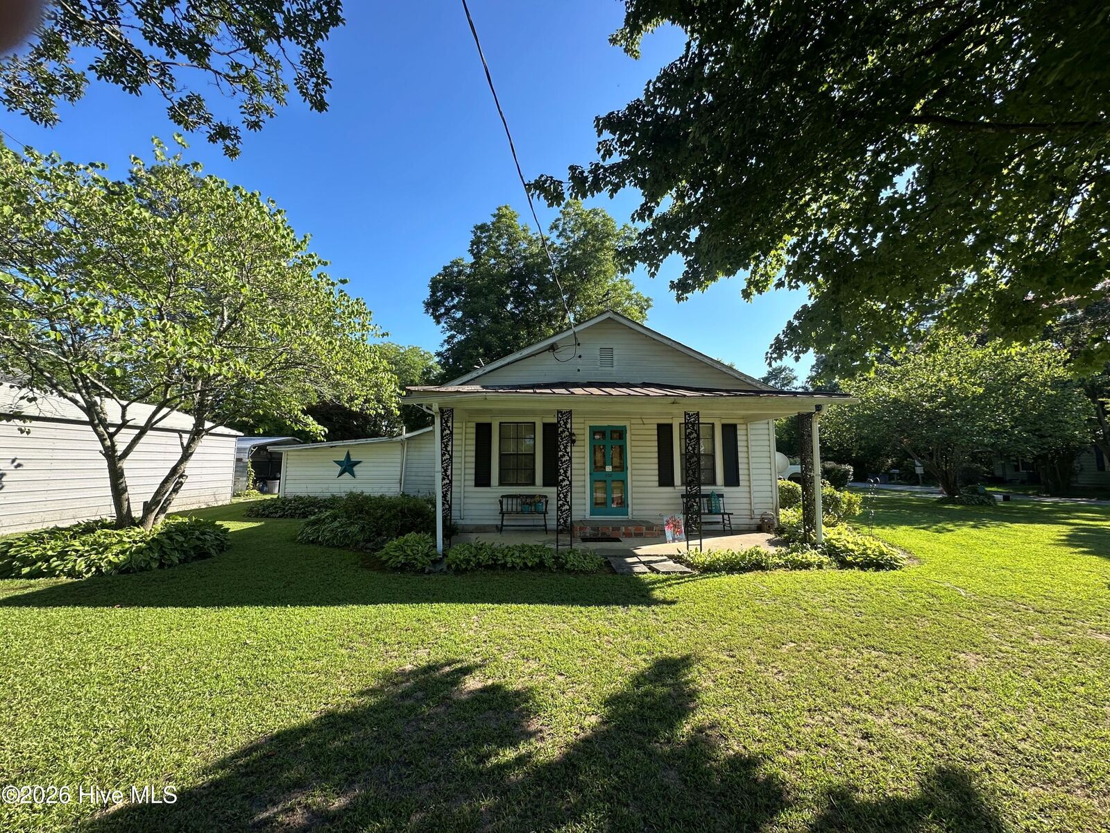 Property Photo:  200 E Brickell Street  NC 27986 