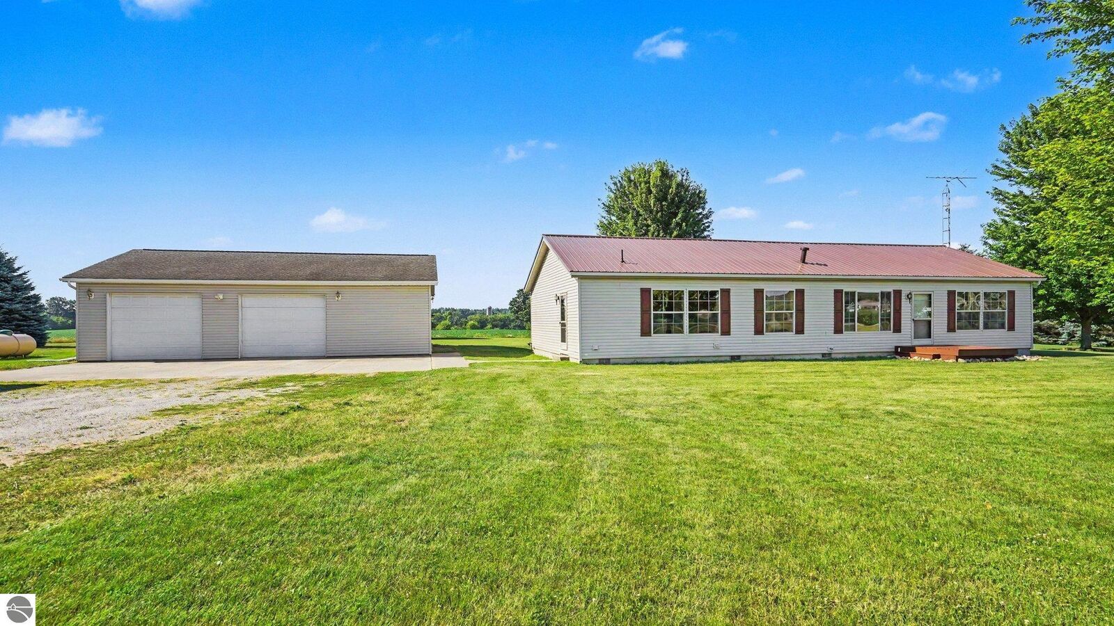 Property Photo: 3895 W Broomfield Road MI 48858