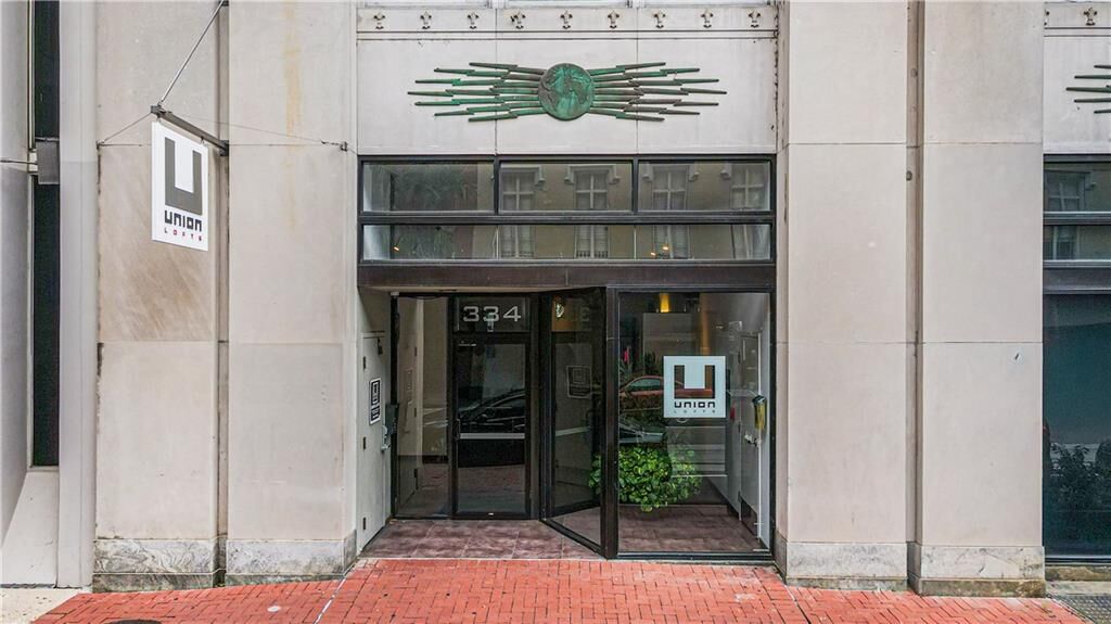 Property Photo: 334 Carondelet Street 401 LA 70130