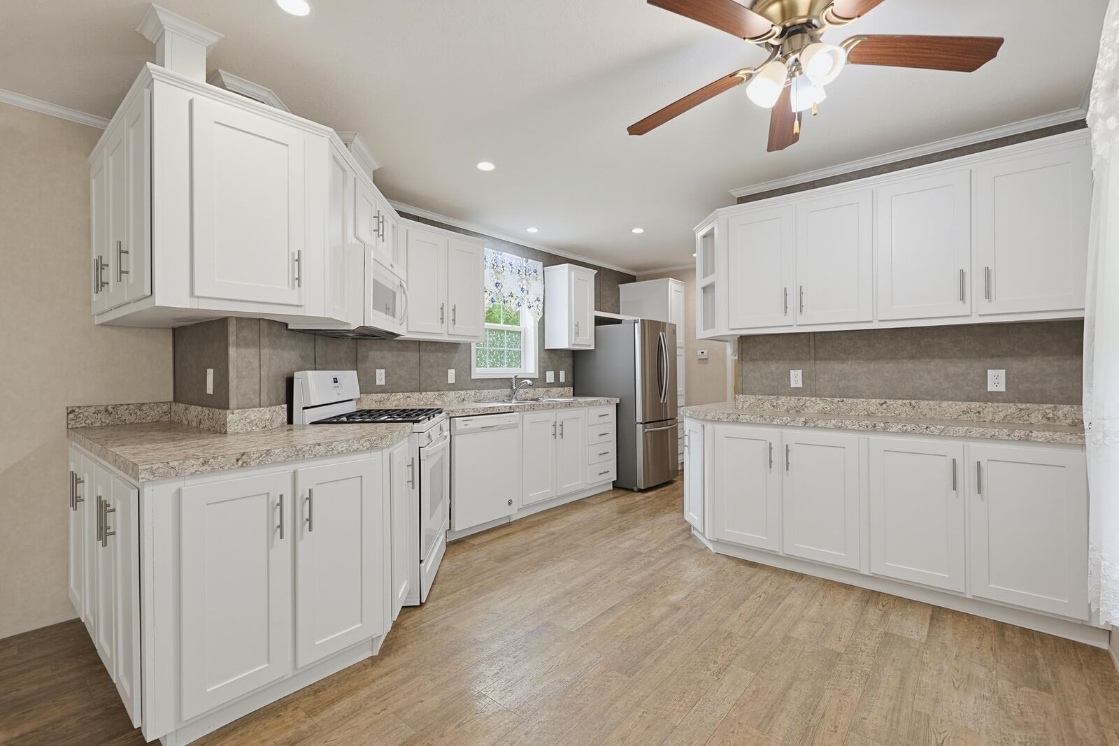 Property Photo:  83 Boxwood Lane  NH 03077 