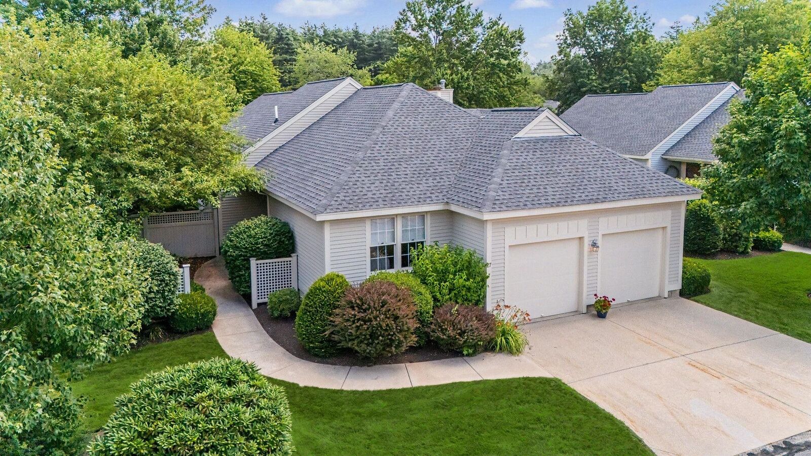 Property Photo: 27 Gleneagle Drive NH 03110
