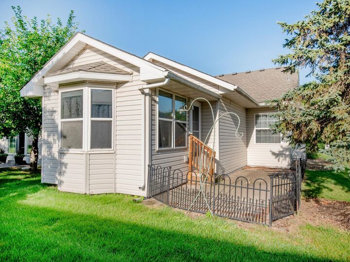 Property Photo:  2144 Albemarle Court N  MN 55113 