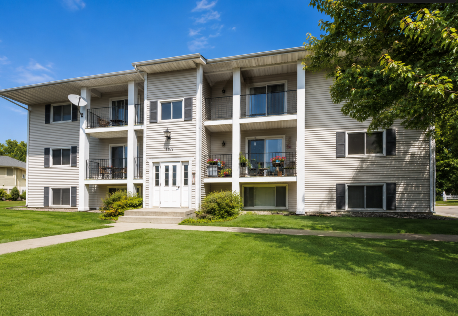 Property Photo:  1811 Greenfield Lane SW 12  MN 55902 