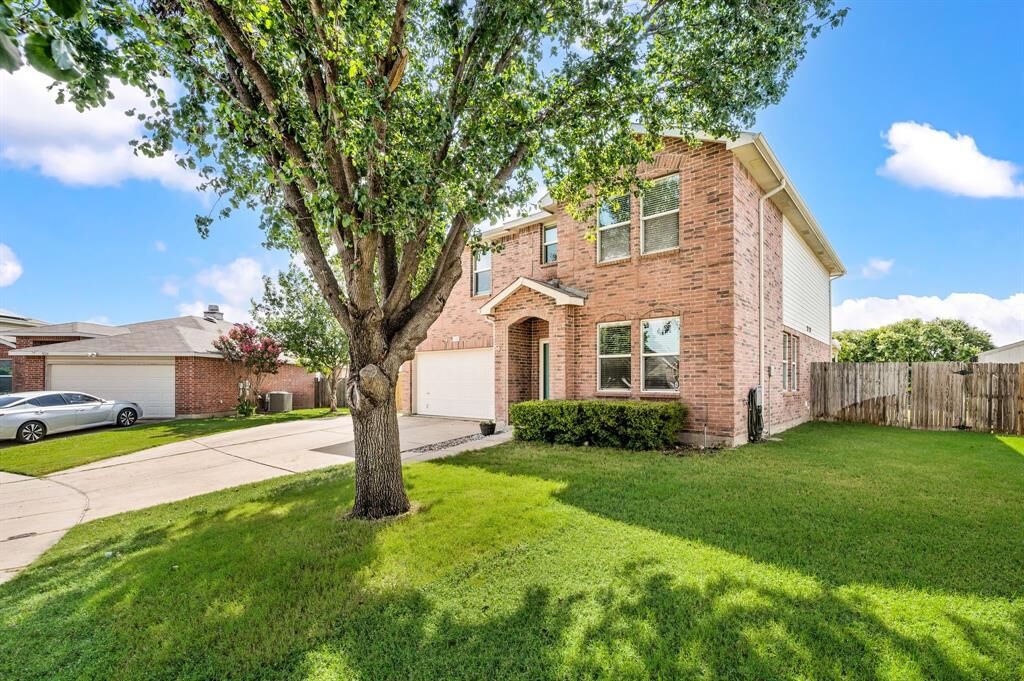 Property Photo: 5120 Blue Quartz Road TX 76179