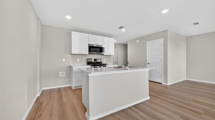 Property Photo: 516 Babbling Brook Drive TX 76259