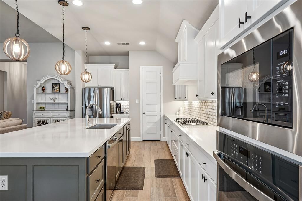 Property Photo:  2618 Seth Drive  TX 76065 