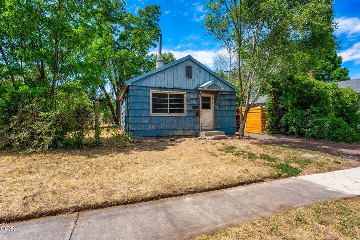 Property Photo: 237 SW 9th Street OR 97756