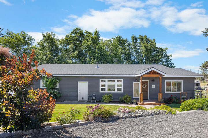 Property Photo:  1135 NW Newell Avenue  OR 97760 