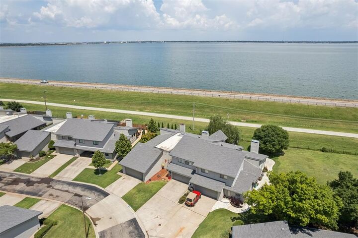 Property Photo:  9814 Hefner Village Drive  OK 73162 