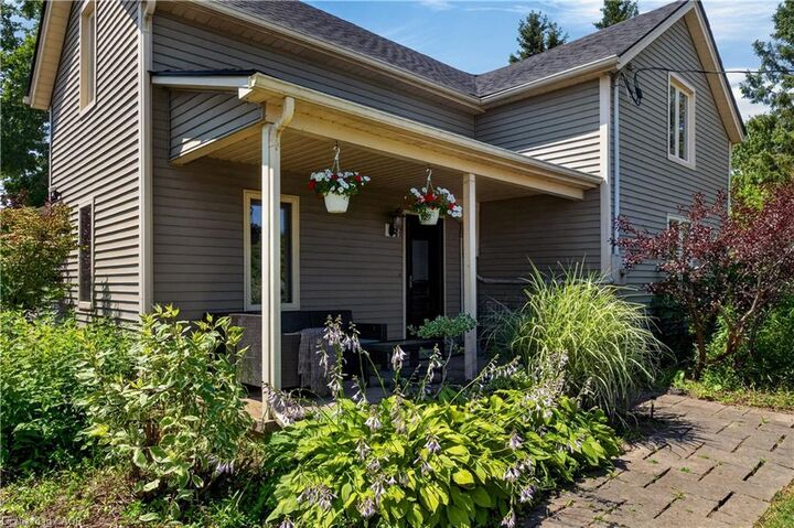 Property Photo:  