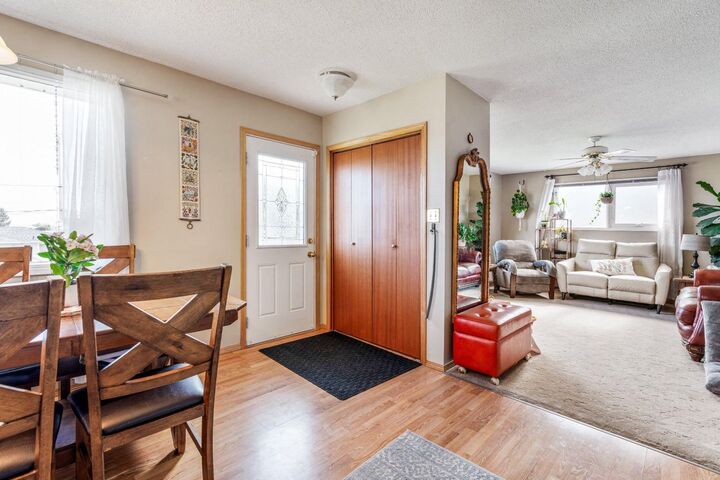 Property Photo:  70 8 Avenue E  AB T0K 0K0 