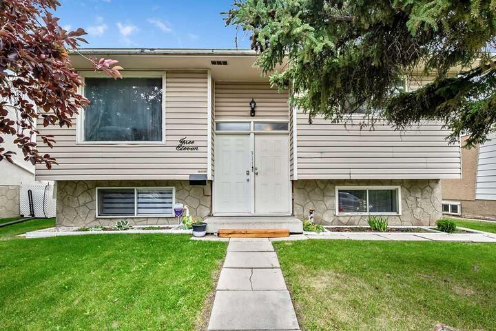 Property Photo: 311 Penbrooke Crescent SE AB T2A 3T6