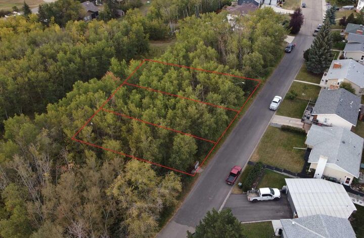 Property Photo: 5007, 5009, 5011 42B Street AB T4J 1C4