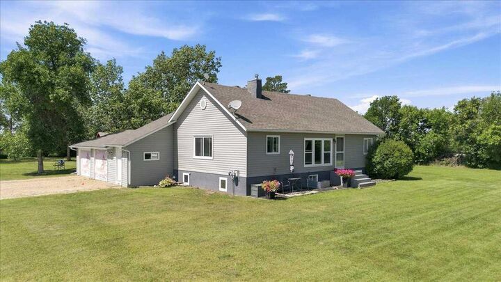 Property Photo: 711080 RR 74 AB T8W 5G8