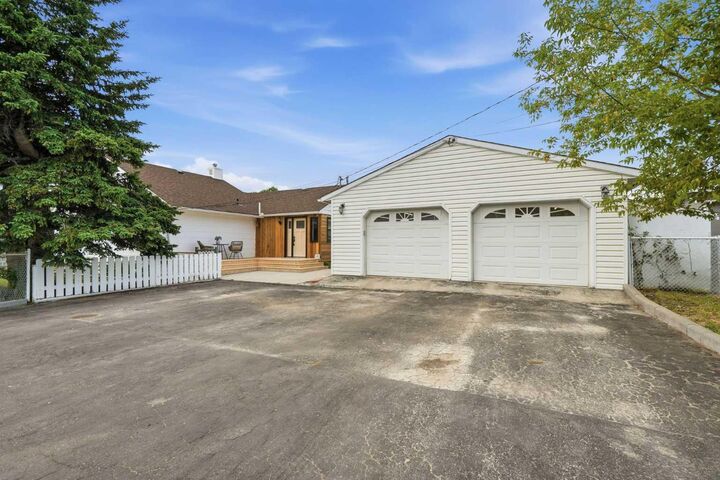 Property Photo: 302 Frontenac Avenue NW AB T0L 2A0